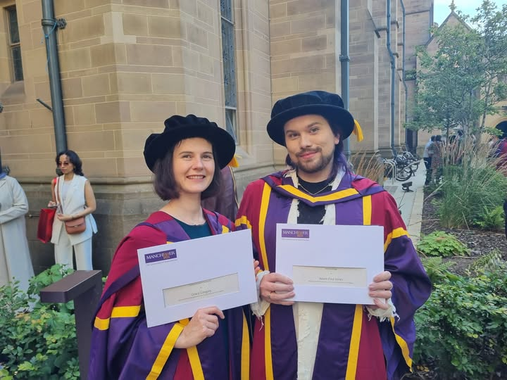 nf2biosolution1's tweet image. We are delighted to congratulate @GraceGregory_ and @AdamPJones98 on receiving their PhDs at the official graduation ceremony on Thursday 10th July - officially Drs!
We extend congratulations from everyone xxxx
#endNF2 #NF2awareness #NF2Schwannomatosis #schwannomatosis