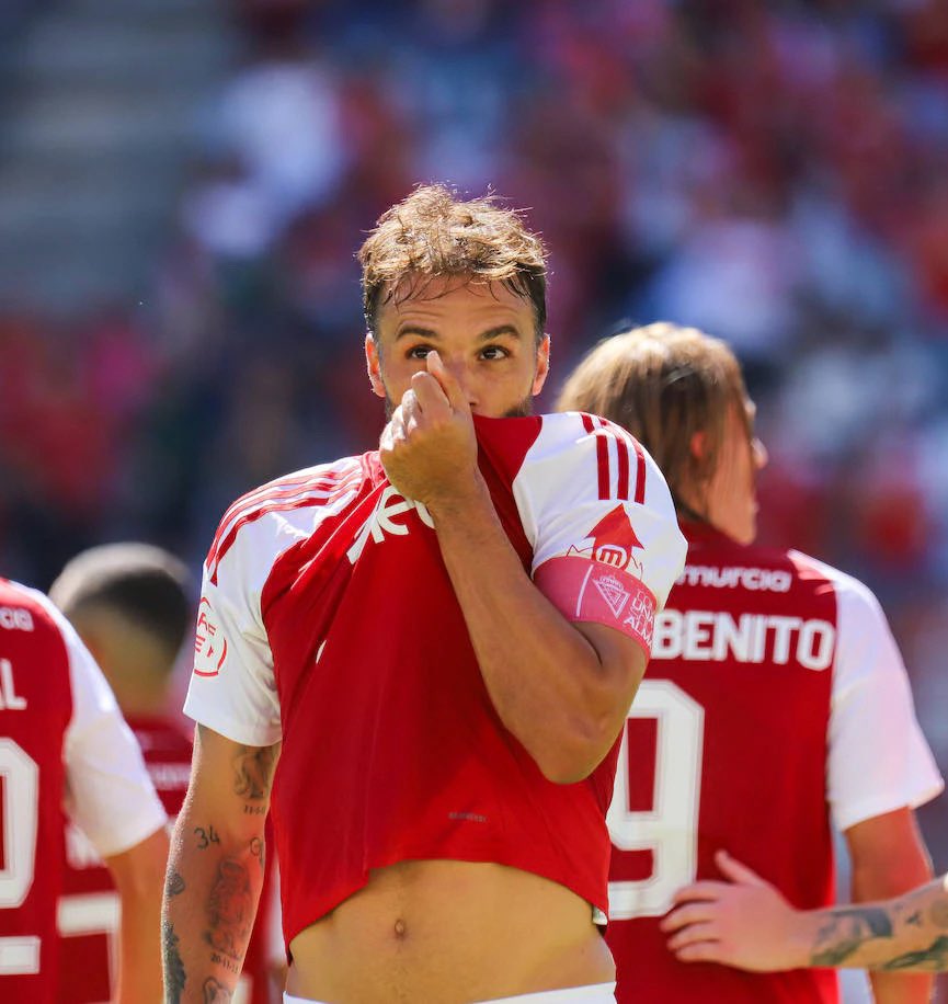 LaLiga Hypermotion +Fútbol (@masfutbolmarca) on Twitter photo El capitán no se baja del barco
❤️ Pedro León (<a href="/PLeonSanchez/">Pedro León</a>) renueva con el <a href="/realmurciacfsad/">Real Murcia CF</a> para la temporada 2025-2026 y donará el 100% de su salario a la cantera
🗣️ "Este es mi club. Todos tenemos un objetivo en mente y no voy a desistir mientras me queden fuerzas" El capitán no se baja del barco
❤️ Pedro León (<a href="/PLeonSanchez/">Pedro León</a>) renueva con el <a href="/realmurciacfsad/">Real Murcia CF</a> para la temporada 2025-2026 y donará el 100% de su salario a la cantera
🗣️ "Este es mi club. Todos tenemos un objetivo en mente y no voy a desistir mientras me queden fuerzas"