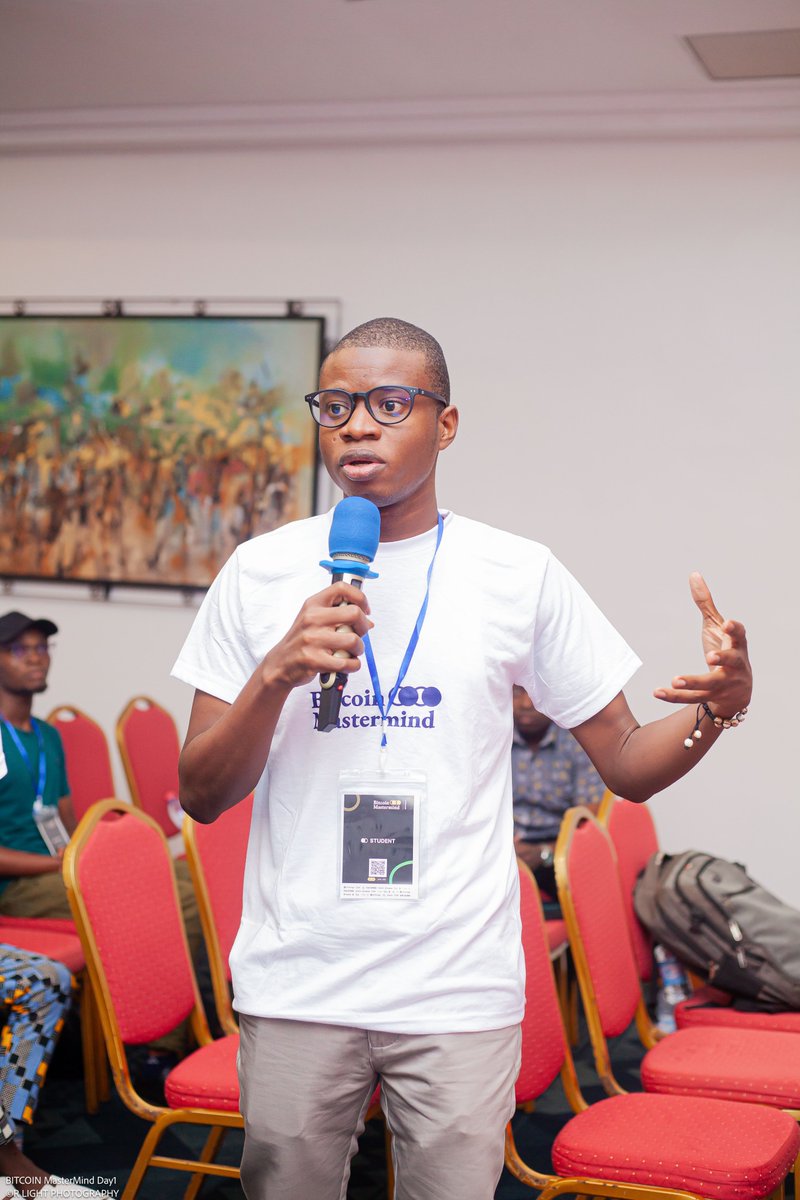 Il y a eu des présentations de projets concrets développés lors de l'hackathon qui a eu lieu quelques jours plus tôt et des workshops interactifs sur les outils et frameworks autour du Bitcoin.