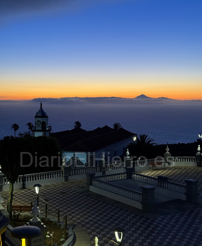Diario El Hierro (@diarioelhierro) on Twitter photo LA FOTODEH.- Esta misma mañana...Villa de Valverde, #ElHierro. Al fondo se dibujan las siluetas de #LaGomera y el #Teide, en #Tenerife.
<a href="/EmocionesCan/">Emociones Canarias</a>
#20AñosDiarioElHierro #DiarioElHierro #LaFotoDEH LA FOTODEH.- Esta misma mañana...Villa de Valverde, #ElHierro. Al fondo se dibujan las siluetas de #LaGomera y el #Teide, en #Tenerife.
<a href="/EmocionesCan/">Emociones Canarias</a>
#20AñosDiarioElHierro #DiarioElHierro #LaFotoDEH