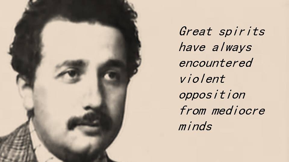 BÜYÜK RUHLAR, HER ZAMAN SIRADAN AKILLARIN ŞİDDETLİ MUHALEFETİ İLE KARŞILAŞTI.
ALBERT EINSTEIN