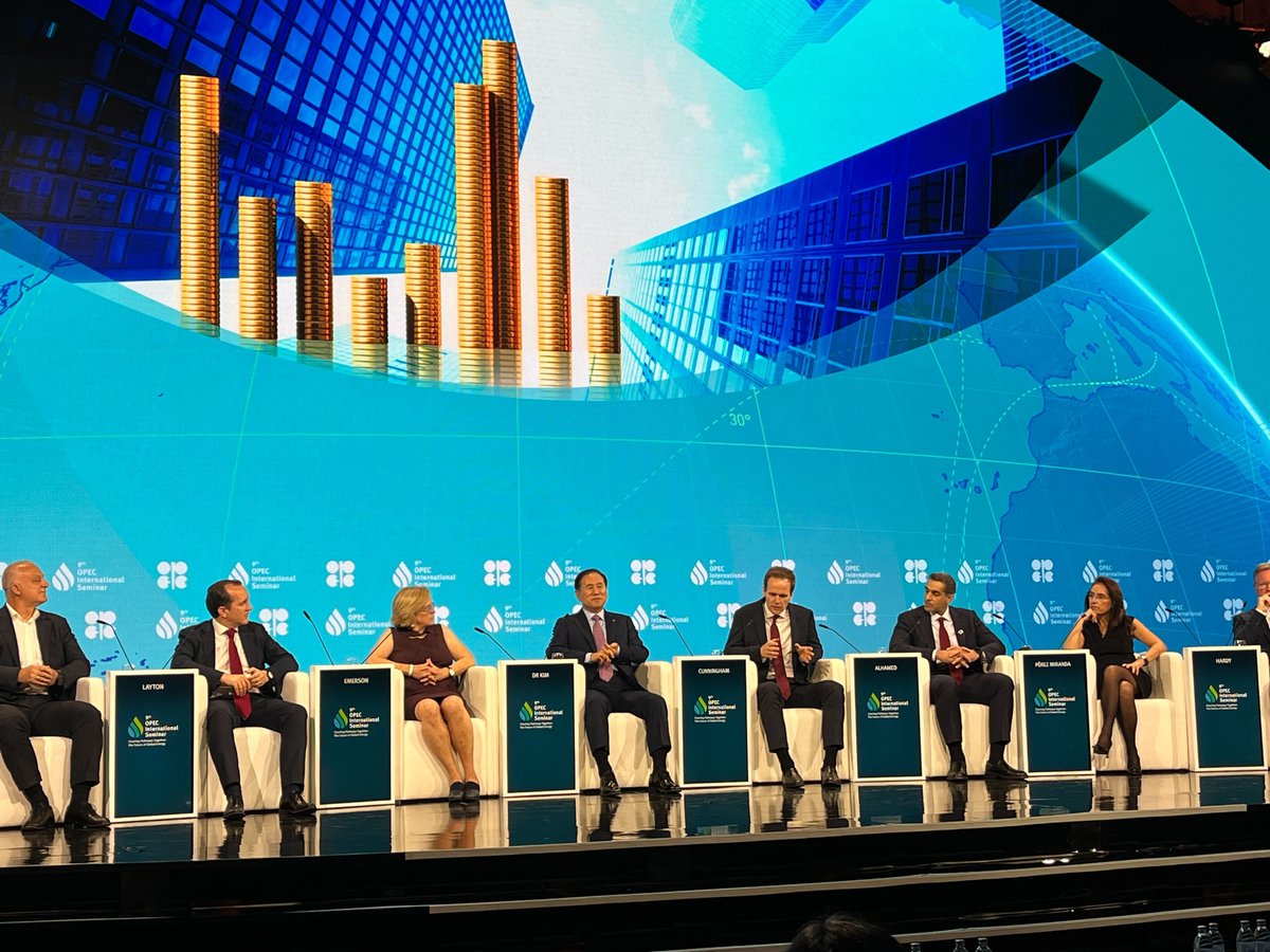 Kpler's tweet image. Last week, #Kpler participated in the 9th OPEC International Seminar in Vienna, where global energy leaders gathered to explore challenges and opportunities across the sector.
During a panel discussion, Kpler CEO Mark Cunningham highlighted the growing strain #AI places on power…