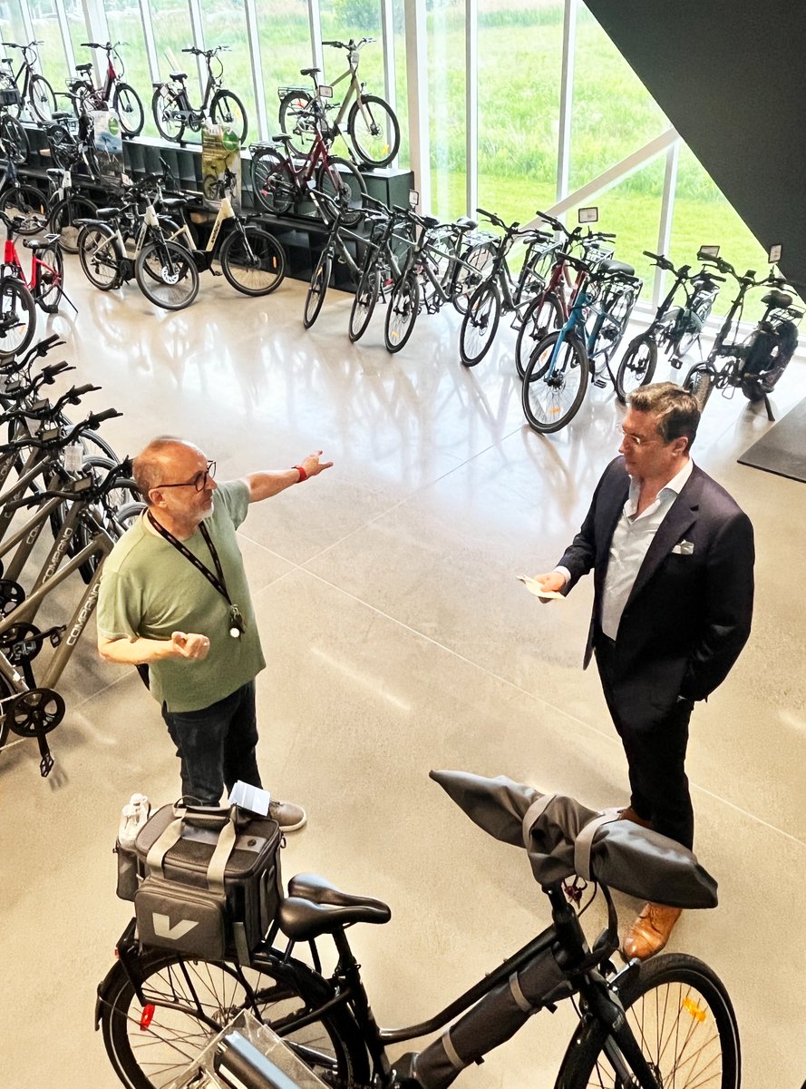 Rencontre avec Michel Leblanc pdg-fondateur de <a href="/velec/">Velec</a>, leader de #Véloconomie made-in-#Québec pour #Vélo électrique de promenade. 
En 20ans, 100K+ #Velec sur les routes!

#Wow: Système #VAA, protection anti-vol 3ans &amp; asst. routière gratuit pour proprios Velec au Cda.

#LundiVélo