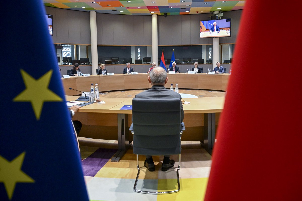 🇪🇺🤝🇦🇲 Important meeting with <a href="/NikolPashinyan/">Nikol Pashinyan</a> and <a href="/vonderleyen/">Ursula von der Leyen</a> to reaffirm the growing partnership between the EU and Armenia.

The EU strongly supports Armenia’s ambitious reform agenda. We commend Armenia’s efforts to ensure stability in the South Caucasus, particularly