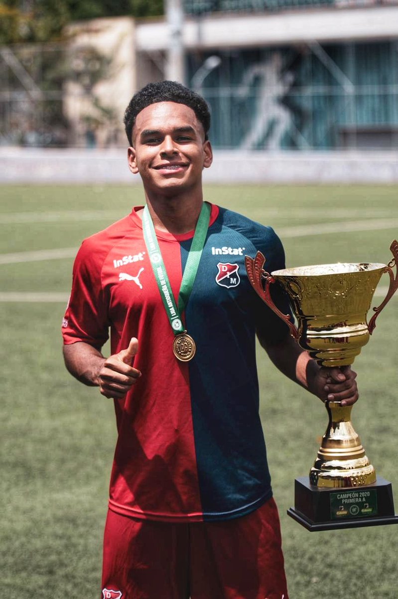 #ZonaLibreDeHumo (@zonalibredehumo) on Twitter photo Johan Martinez, 23 años, zurdo, volante creativo, es nuevo jugador de <a href="/AsoDeporCali/">Deportivo Cali</a>, proviene de <a href="/Leonesfutbolc/">Itagüí Leones FC Oficial</a>, ya fue inscrito por el club verdiblanco. Johan Martinez, 23 años, zurdo, volante creativo, es nuevo jugador de <a href="/AsoDeporCali/">Deportivo Cali</a>, proviene de <a href="/Leonesfutbolc/">Itagüí Leones FC Oficial</a>, ya fue inscrito por el club verdiblanco.
