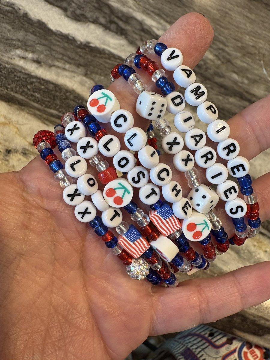 paigev_xx's tweet image. getting festive - 10 days until lost americana π©΅β¨