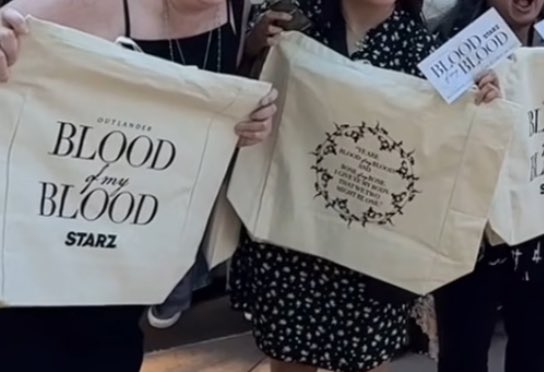 longingthemoon's tweet image. this would make the perfect book bag