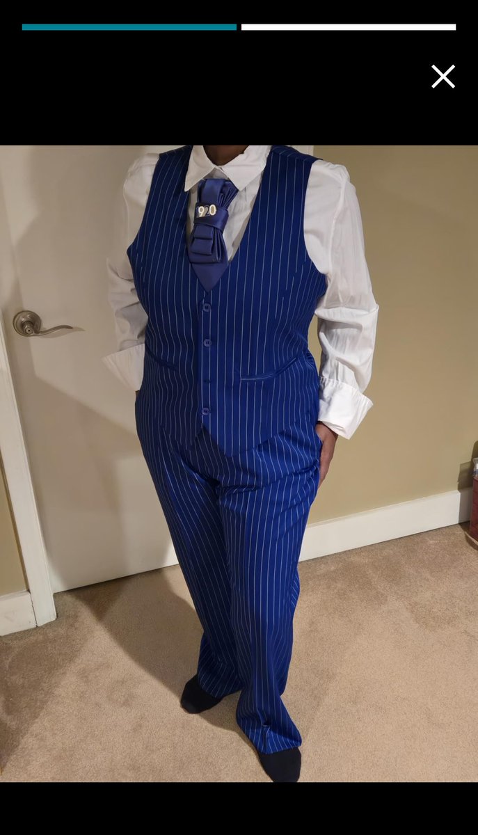 laur2137's tweet image. Cracking up at this fit on Amazon model look vs. a real person in the comments look.