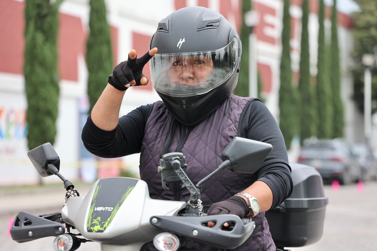 ComSocEdomex's tweet image. Regularizan a motociclistas en comunidades lejanas del Estado de México
Se aplican exámenes físicos, prácticos y teóricos para tramitar la licencia tipo C.
Conoce más información: goo.su/hqS73l6