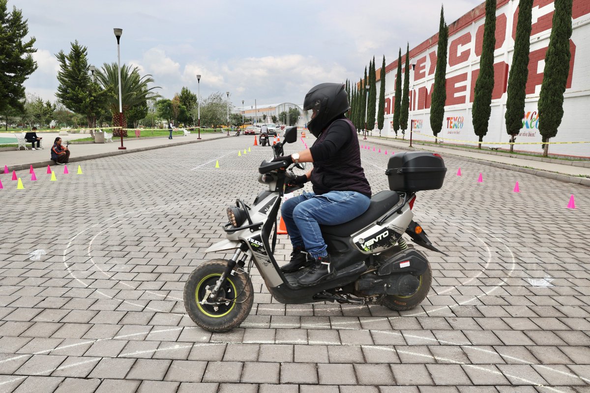 ComSocEdomex's tweet image. Regularizan a motociclistas en comunidades lejanas del Estado de México
Se aplican exámenes físicos, prácticos y teóricos para tramitar la licencia tipo C.
Conoce más información: goo.su/hqS73l6