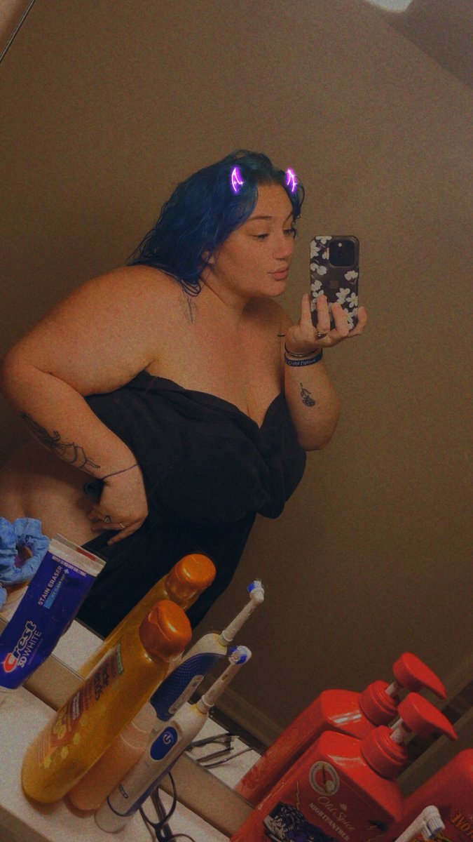 Bunifulseducing's tweet photo. Mhmm anyone wanna buy so content 😘😘😍😍💜💜 https://t.co/zgZU2XlL2p