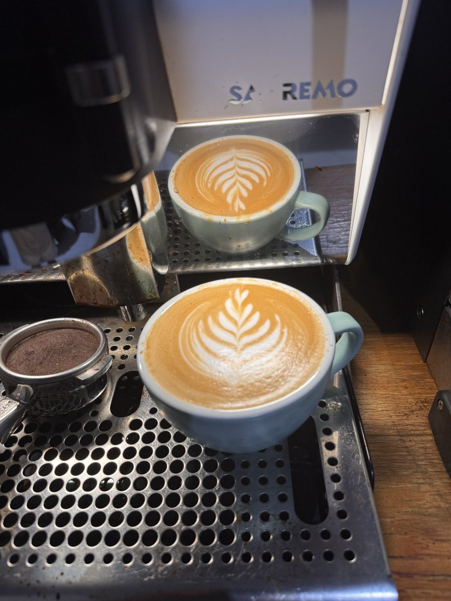 aewin86's tweet image. hai @grok secangkir latte untukmu...