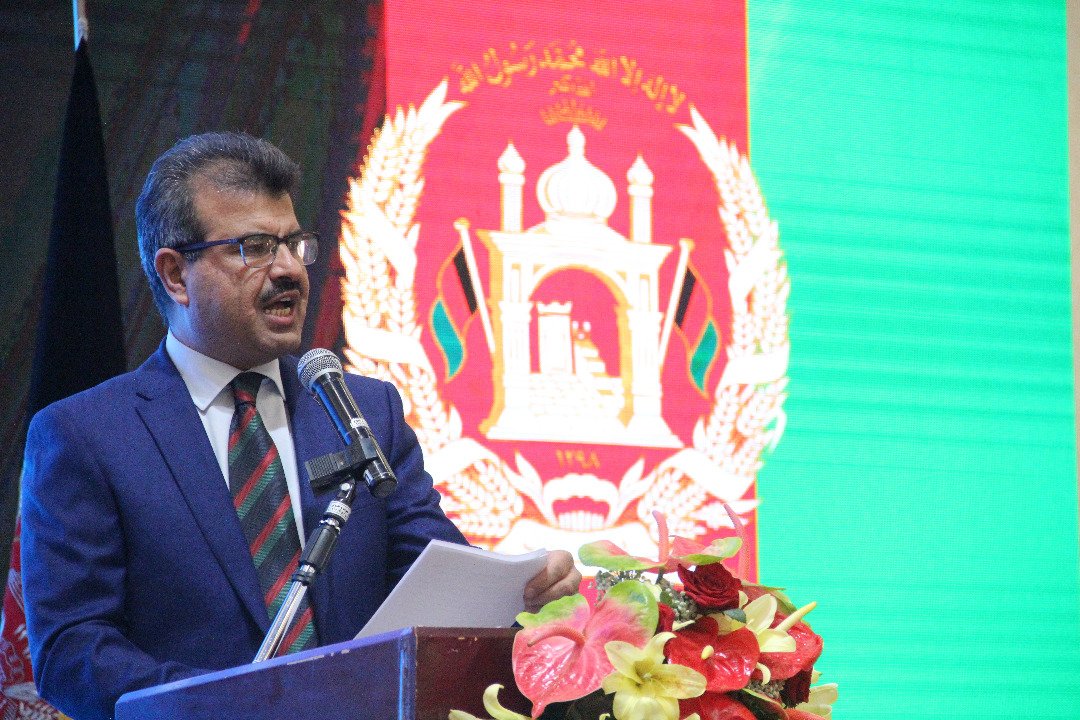 GhafoorLiwal's tweet image. زموږ مقدس ملي بیرغ
د دې ویاړلي ملت د ګډ عظمت پر هسک رپیږي
او
تل رپیږي!