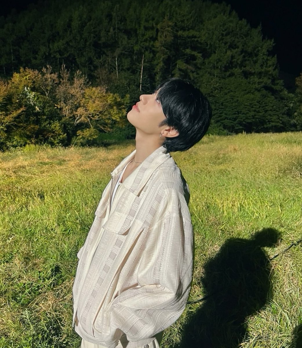 kyjun0105's tweet image. wish u were here so we could all celebrate the album together 🤍 i hope u’re eating well lovie, thinking of u morning to midnight 🌙💫