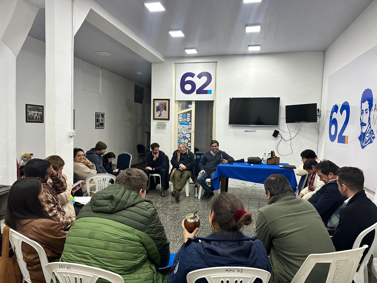 Agrupación Manuel Oribe (@amo_62florida) on Twitter photo Reunión del intendente <a href="/PajaroEnciso/">Carlos Enciso Christiansen</a> el secretario general <a href="/JoseLuisCurbelo/">José Luis Curbelo</a> el diputado <a href="/alvaro_chacho/">Álvaro Rodríguez Hunter</a> y el presidente de la junta <a href="/EnzoViscailuz/">Enzo Viscailuz</a> con la bancada de ediles de la agrupación Manuel Oribe. Reunión del intendente <a href="/PajaroEnciso/">Carlos Enciso Christiansen</a> el secretario general <a href="/JoseLuisCurbelo/">José Luis Curbelo</a> el diputado <a href="/alvaro_chacho/">Álvaro Rodríguez Hunter</a> y el presidente de la junta <a href="/EnzoViscailuz/">Enzo Viscailuz</a> con la bancada de ediles de la agrupación Manuel Oribe.