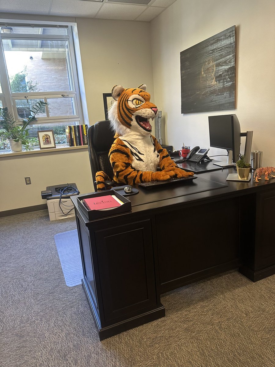 Kelsey Wilson (@kelswilson3) on Twitter photo everyone’s favorite tiger is back in office and ready for the year!
<a href="/IrvingHigh/">Irving High School</a> <a href="/IrvingISD/">Irving ISD</a> everyone’s favorite tiger is back in office and ready for the year!
<a href="/IrvingHigh/">Irving High School</a> <a href="/IrvingISD/">Irving ISD</a>