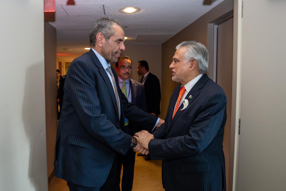 التقى معالي السيد عبدالله علي اليحيا، وزير الخارجية، بمعالي السيد محمد إسحاق دار، وزير خارجية جمهورية باكستان الإسلامية، اليوم الاثنين الموافق 28 يوليو 2025، وذلك على هامش المؤتمر الدولي رفيع المستوى من أجل التسوية السلمية للقضية الفلسطينية وتنفيذ حل الدولتين، والذي عُقد في مدينة