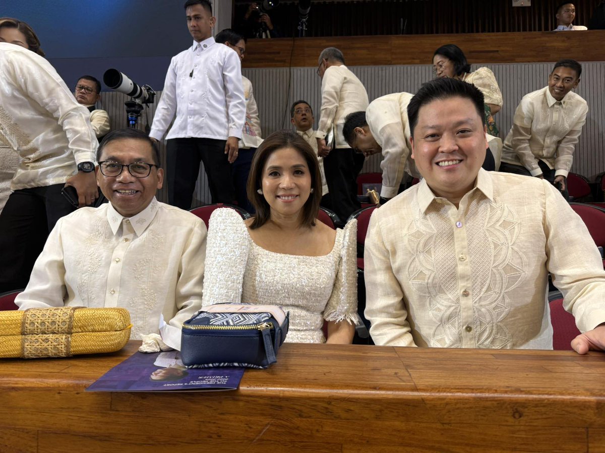 rex_gatchalian's tweet image. SONA 2025
With my designated seatmates.
Sec. Rene (DOST)
Sec. Mina (DBM)
Sec. Vince (DoTR)