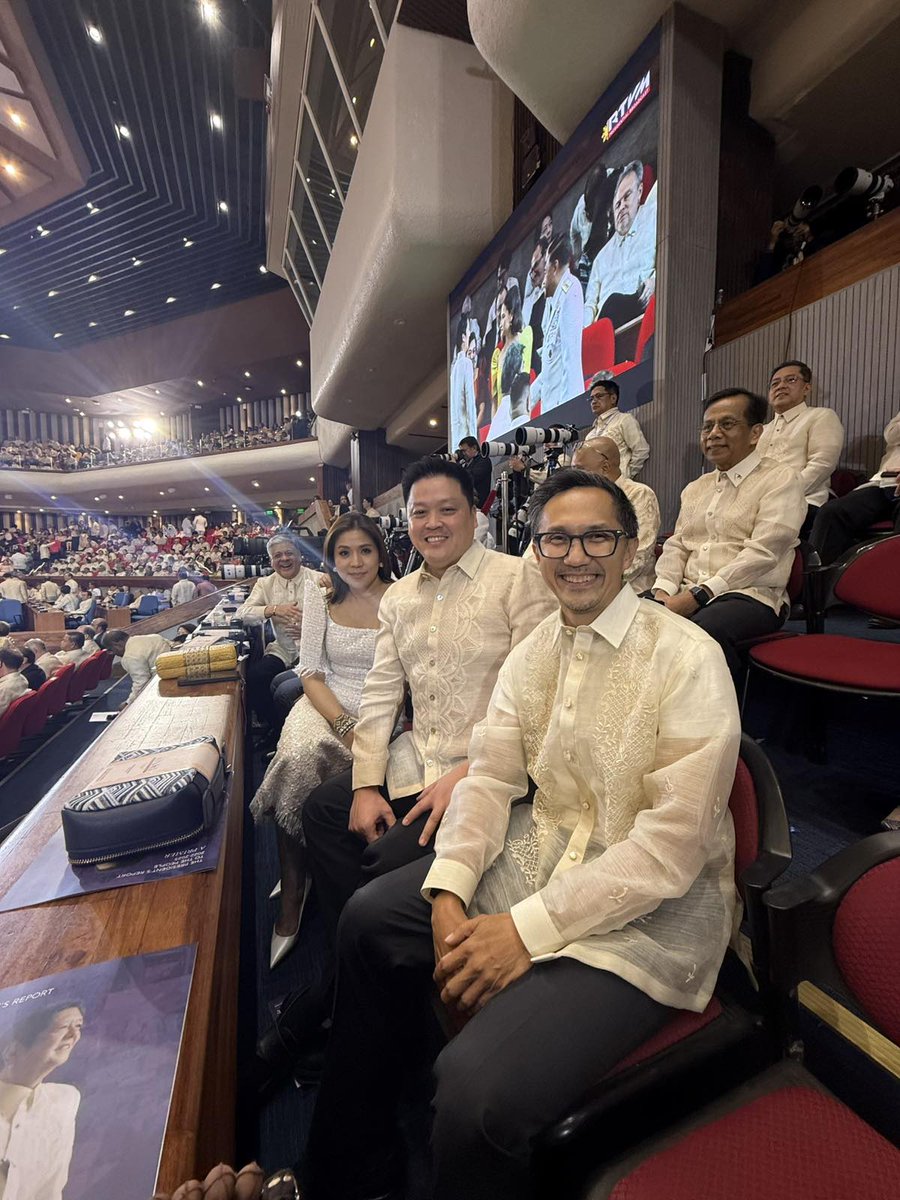 rex_gatchalian's tweet image. SONA 2025
With my designated seatmates.
Sec. Rene (DOST)
Sec. Mina (DBM)
Sec. Vince (DoTR)