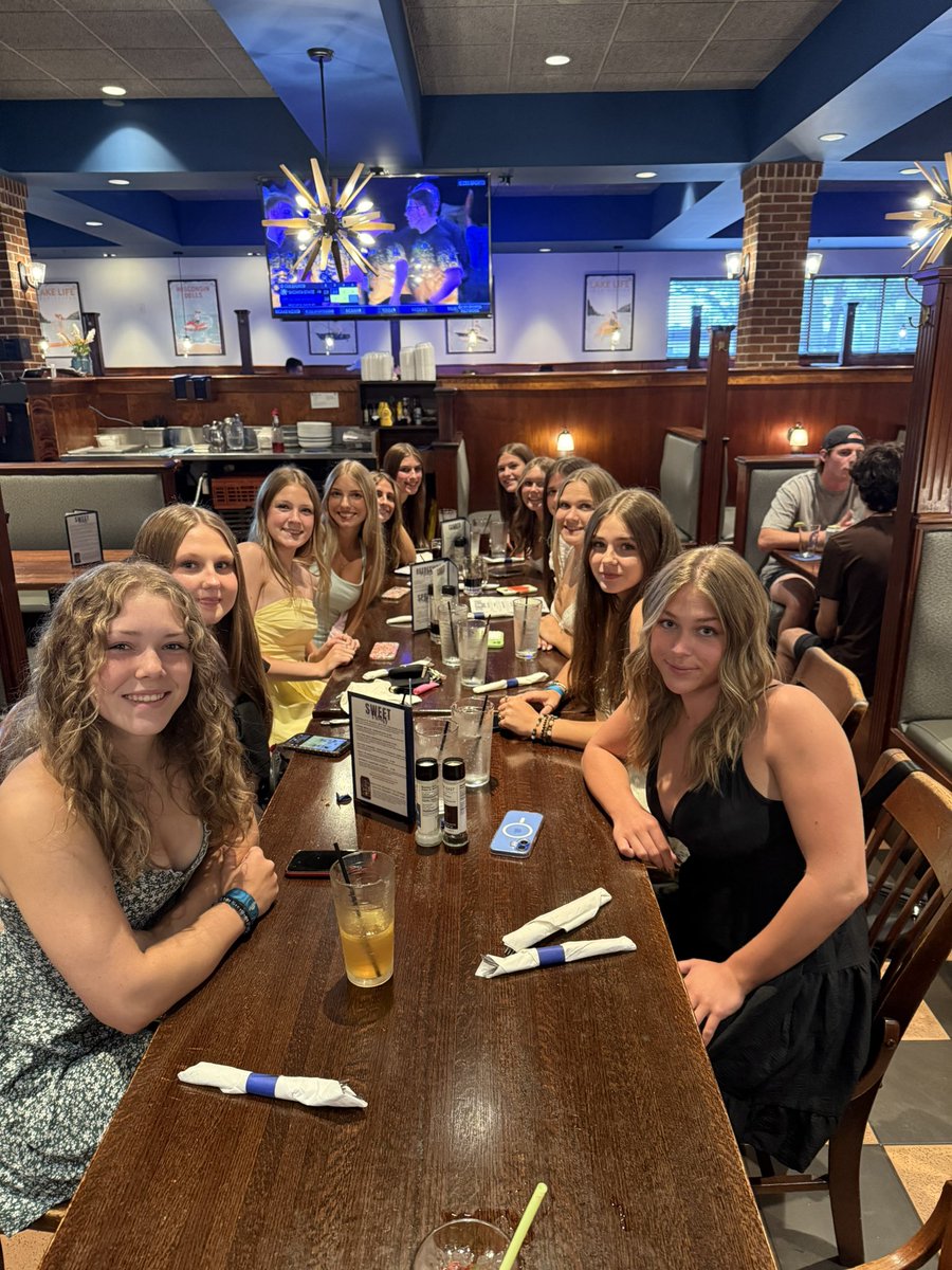 RbchsV's tweet photo. RBVB Wisconsin Dells summer scrimmages and team bonding! Very successful and lots of fun! Looking forward to the season!!! Let’s go Rockets! #volleyball #teambonding #wisconsindells #ladyrockets https://t.co/fqSfles1LB