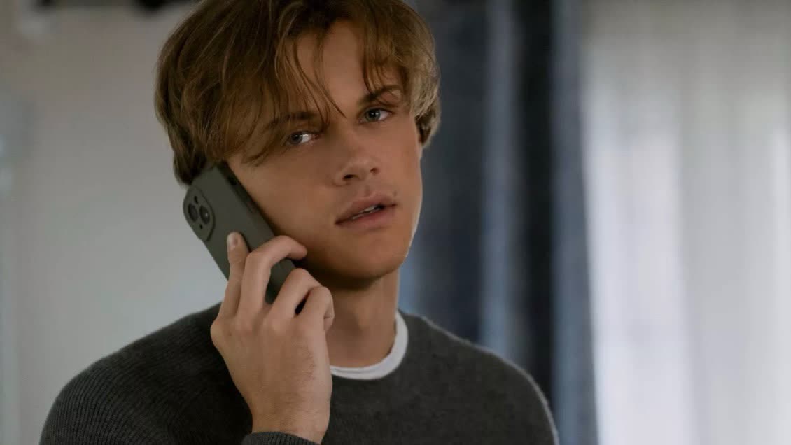 Conrad's character in #TheSummerITurnedPretty is the perfect representation of how being human means making mistakes. Here are five scenes that prove why understanding him matters: fangirlish.me/45durcM