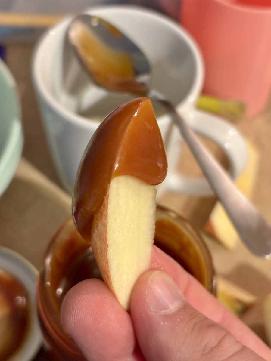 Not a huge fan of raw apples. 

But if ya gotta eat ‘em raw, best way to do it is if they’re drenched in caramel.