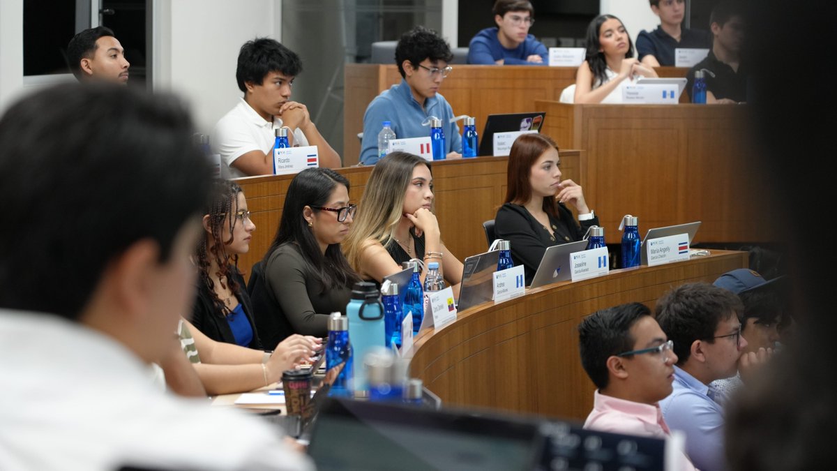 ¿Cómo se emprende en Latinoamérica hoy?
Jóvenes líderes lo exploraron en el #NextGenINCAE con Javier Chan de Processim Labs.
Ideas, visión y propósito para transformar el futuro desde hoy. 🚀 

#EmprendimientoJuvenil #LiderazgoConPropósito #INCAE #FuturoLíder