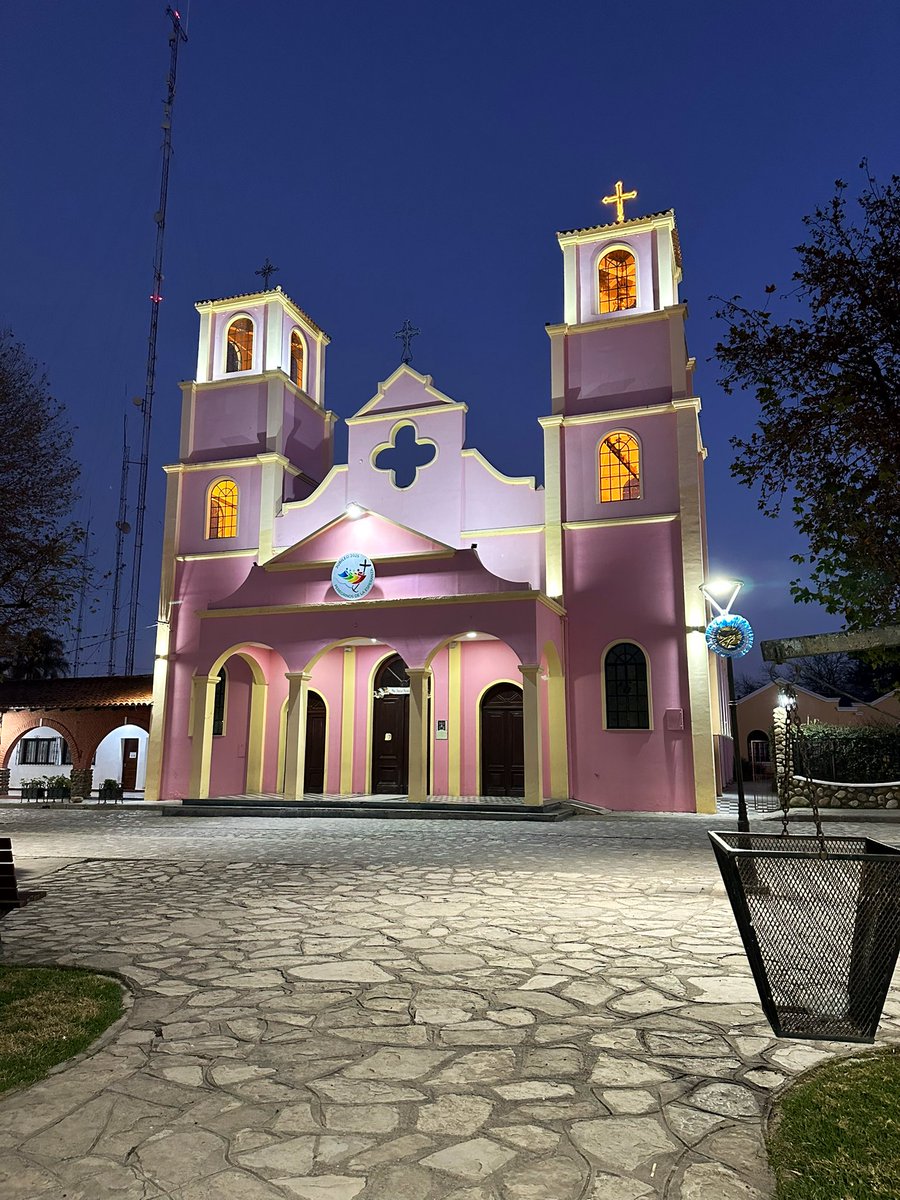 gui10road's tweet image. 21:00 h, caminando por la plaza principal de El Carril
📍Salta
Pueblo a pueblo