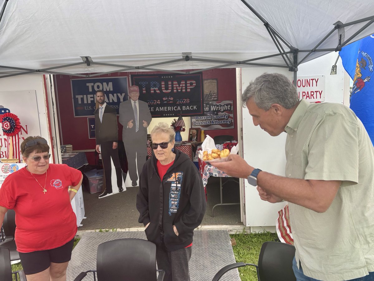 billberrienwi's tweet image. The best discussions about the future of Wisconsin happen over an order of cheese curds! 🧀 Enjoyed my time meeting with the great GOP leaders and voters at the Barron County Fair!