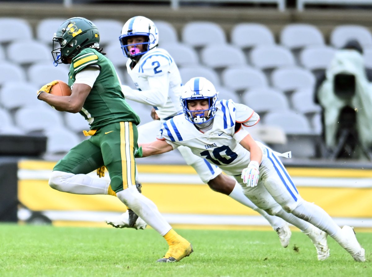 mwhiteburgh's tweet photo. Pretty big news with star WPIAL football player.

Seton LaSalle WR-DB Khalil Taylor has transferred to Pine-Richland. Enrolled today.

Taylor is one of top JRs in PA. Penn State recruit.

I'll have story soon. Khalil said it's not for athletic intent. Dad lives in Pine district. https://t.co/liUTSMyZTe