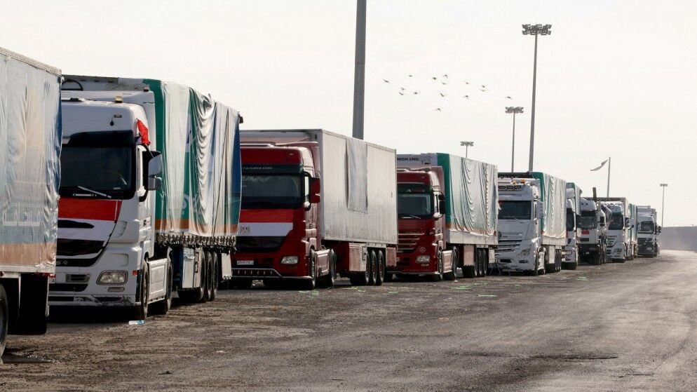 ⚡️🇵🇸JUST IN: Gaza Government Media Office Statement:

The Israeli occupation continues to engineer chaos and famine. Although 87 aid trucks entered Gaza today, most were looted with direct Israeli complicity.

Airdropped aid amounted to less than half a truck and fell into active