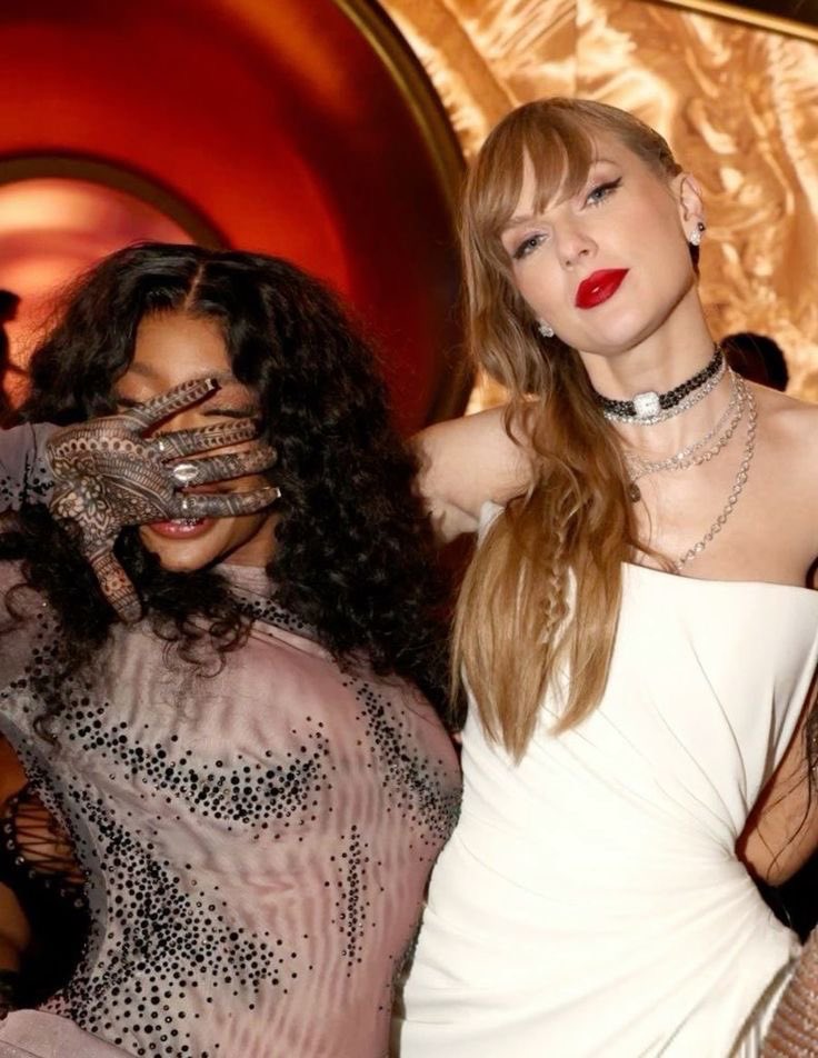 szaonstats's tweet image. Most streamed standard female albums on Spotify (excluding deluxe editions):

#1. “SOUR” — 15.3B
#2. “Lover” — 13B
#3. “WWAFA, WDWG?” — 12.7B
#4. “SOS” — 11.8B
#5. “reputation” — 9.8B