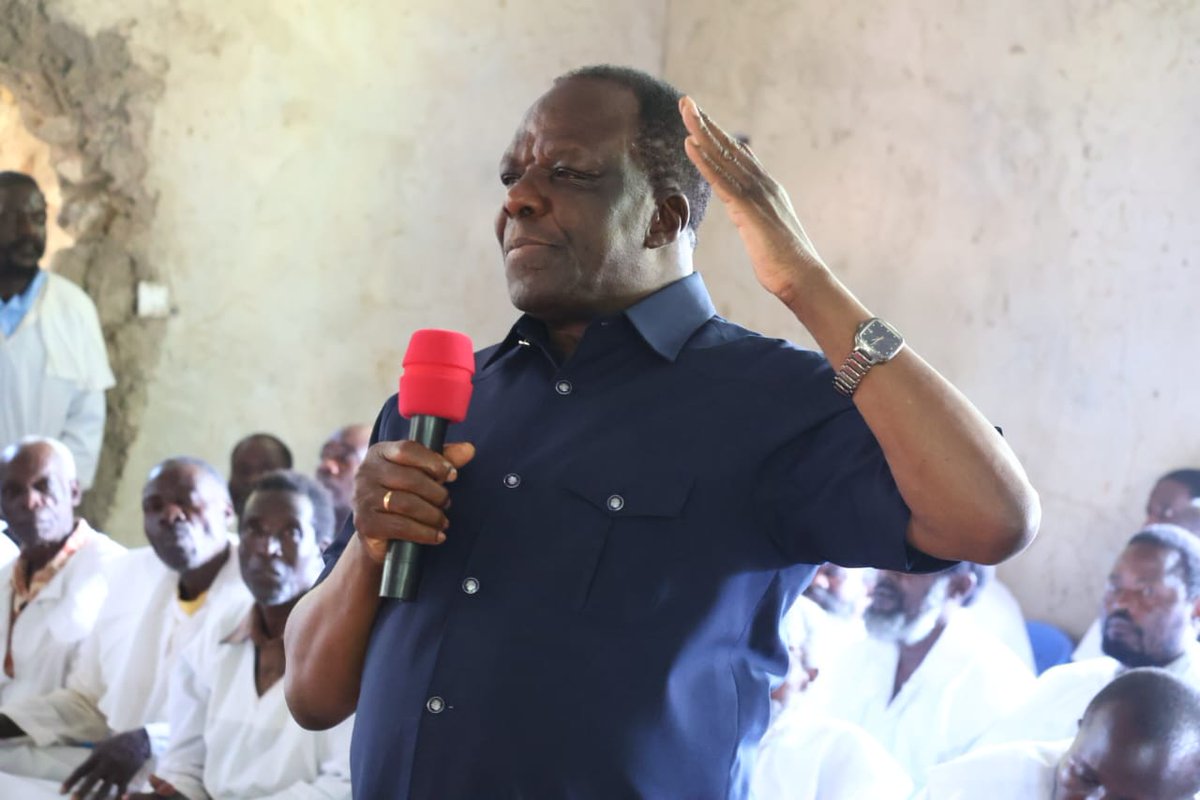 Cjamehk's tweet image. After Opiyo Wandayi and John Mbadi,Oparanya will be the next kushikishwa handball ndani ya box
Yetu ni macho tu