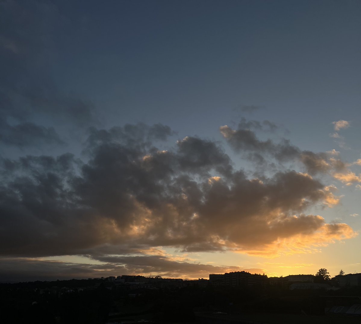 Anhgi_'s tweet image. Buenas noches. Espero que Xavier Fortes lo esté pasando muy bien en sus vacaciones. A estas horas se echa de menos su programa.