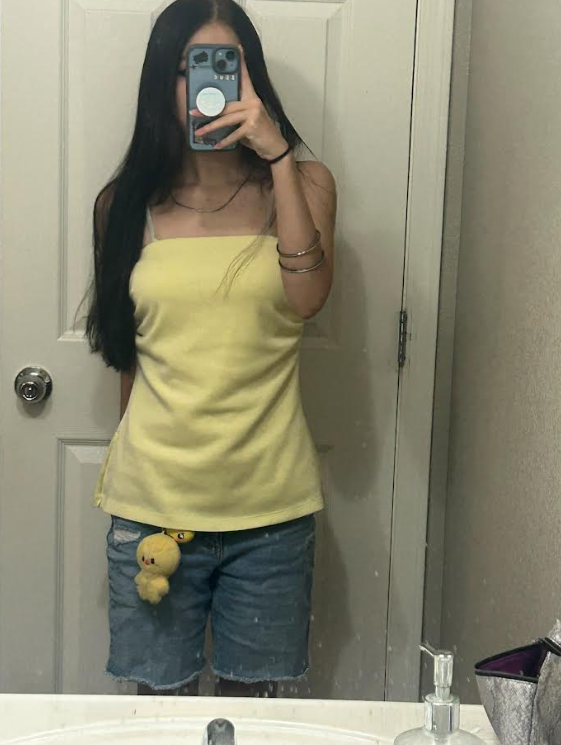 luvv__lee's tweet image. guys should i keep my dark or go back to my natural hair color