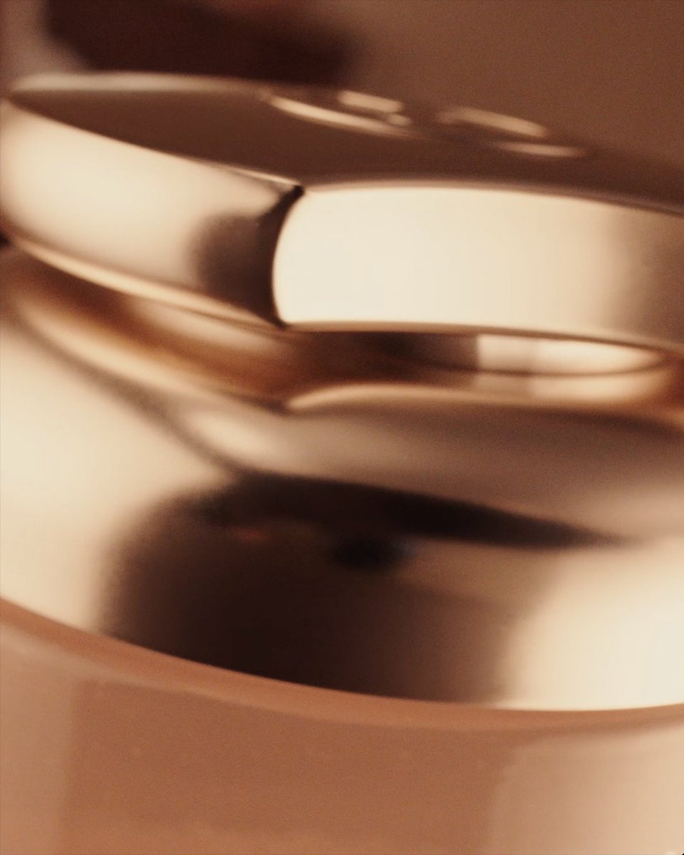 Haz cada momento Rare. Algo cool está por llegar. Espéralo...👀✨