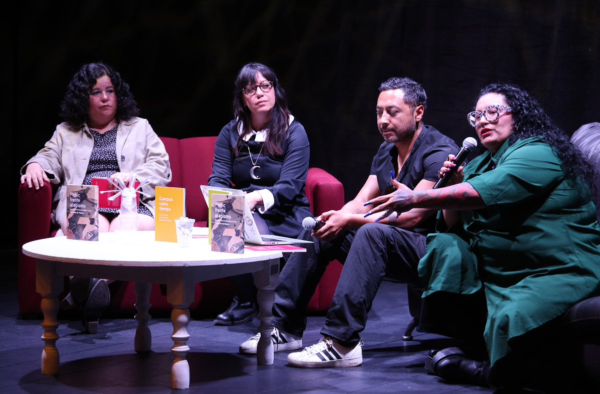 lauammx's tweet image. 🎭 En el Centro Cultural y Académico Teatro Casa de la Paz de la UAM se presentó el proyecto transmedia Picnic frente al abismo, de la dramaturga, escritora e investigadora Fernanda del Monte. La propuesta reflexiona sobre la percepción del tiempo, la creación colectiva y la…
