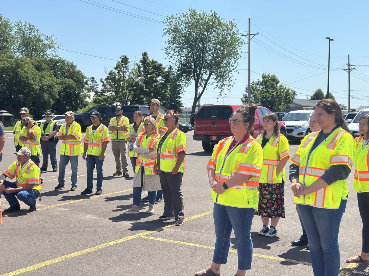 WisconsinDOT's tweet image. WisDOT Deputy Secretary Scott Lawry joined the @wistatepatrol, Douglas County Highway Department, and other officials in Superior today to reemphasize the importance of responsible driving in construction zones. wisconsindot.gov/Pages/about-wi…
