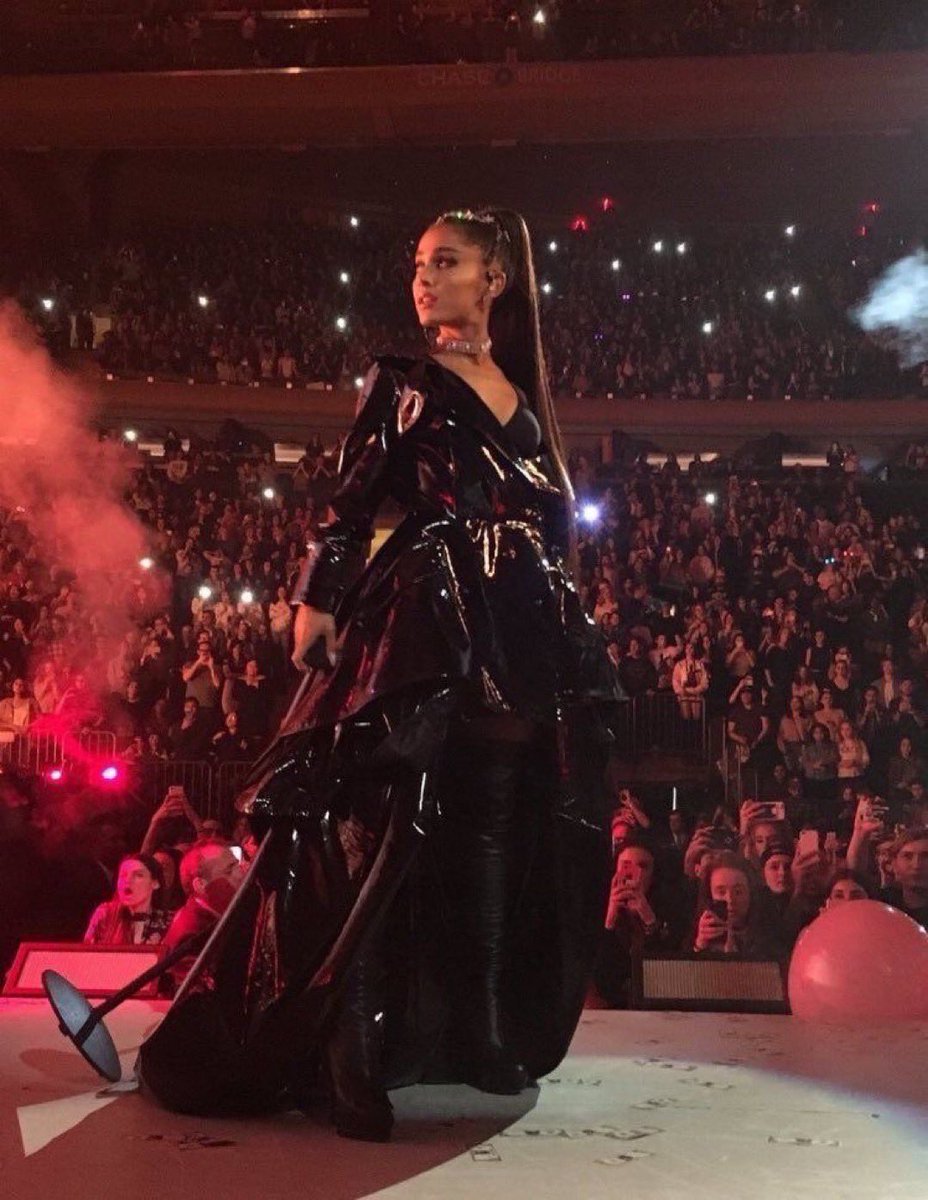 eternal_avenue's tweet photo. Ariana Grande https://t.co/dbSWyzu9u6