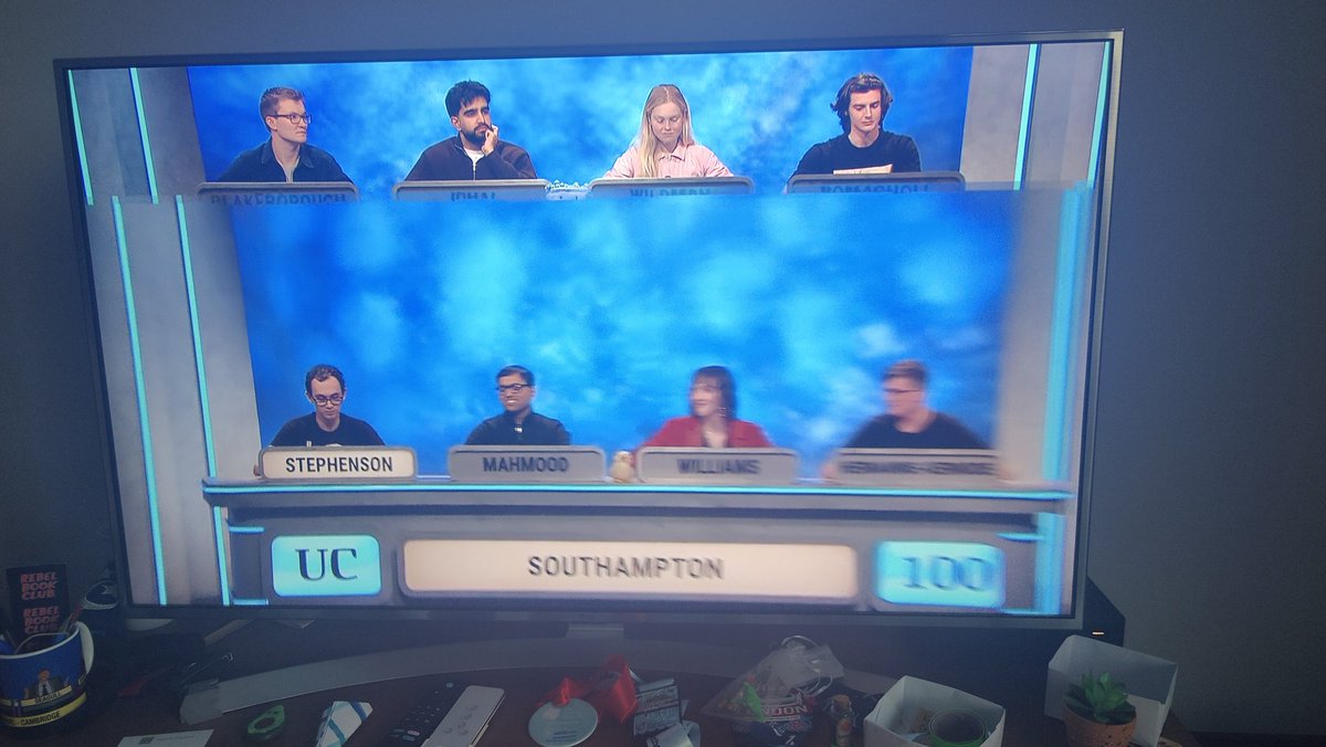 Bobby_Seagull's tweet image. Charli XCX as a music starter on #UniversityChallenge.
What a time to be alive.
Is the brat summer back?