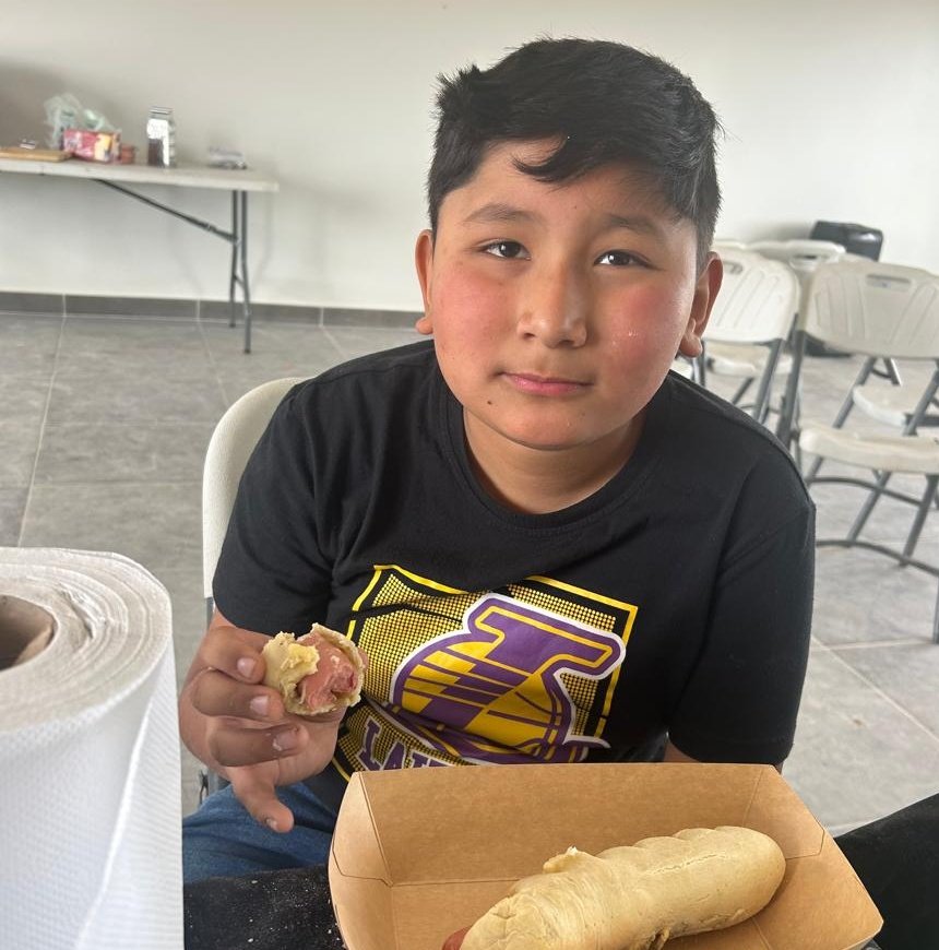 IM_HUARA's tweet photo. 👨‍🍳✨ Top Chef Mini llegó a #BajoSoga

En esta localidad vivimos una edición especial del Top Chef Mini, donde los niños y niñas prepararon unas deliciosas chaparritas. 🥖😋

Fue una mañana llena sabores y creatividad para aprender a través del juego y la cocina. 

#Iquique https://t.co/yAU5nkpLFx