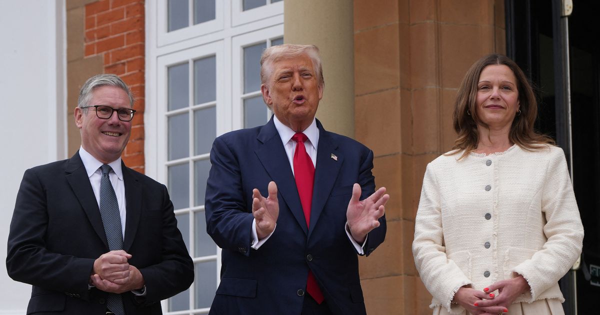 dailystar's tweet image. Donald Trump appeared to flirt with Sir Keir Starmer’s wife again – lavishing her with praise as he met the couple in Scotland.
dailystar.co.uk/news/latest-ne…