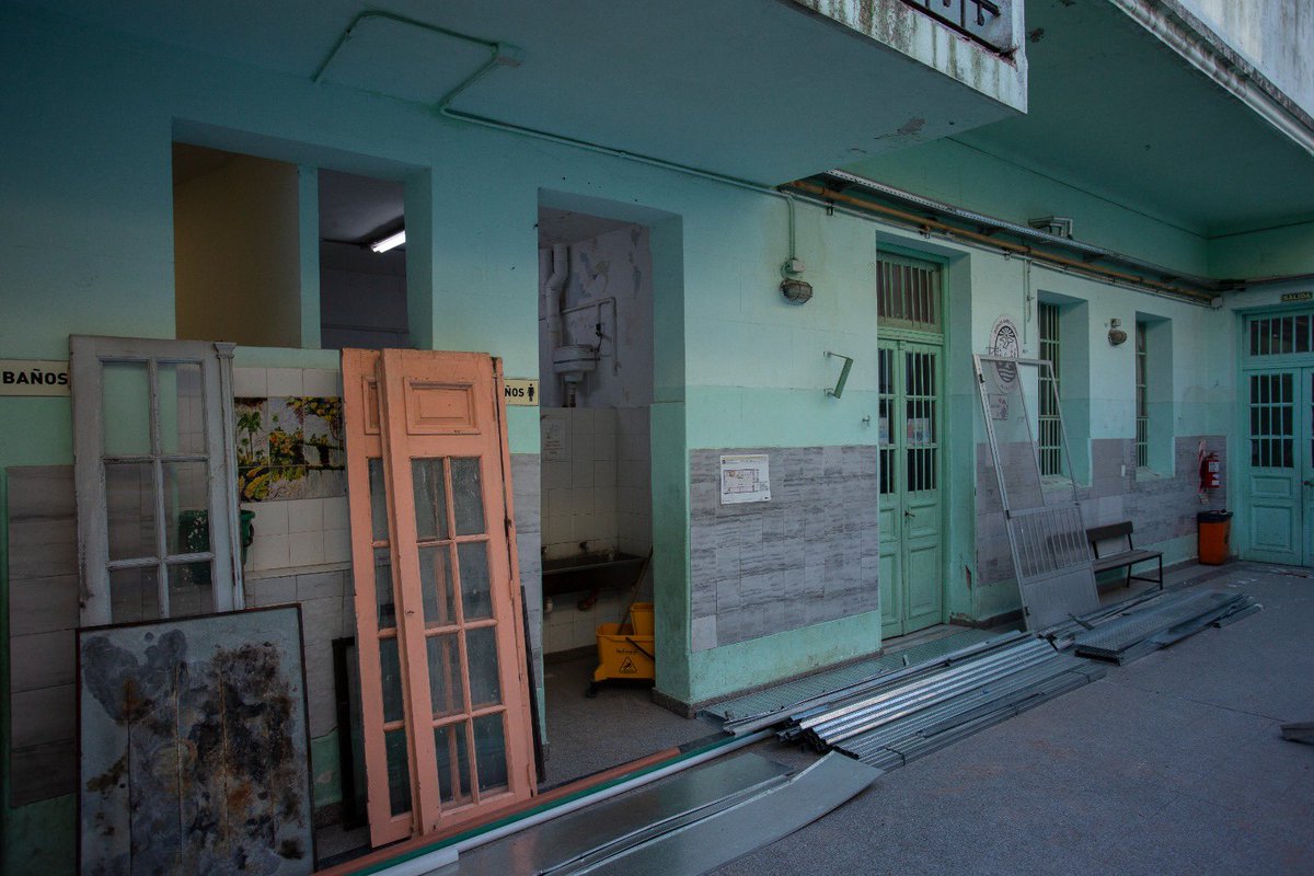 Durante el receso de invierno, las obras no se detienen.
Mientras algunos estudiantes y docentes disfrutan de Vacaciones en la Escuela y otros descansan, en más de 200 escuelas de la Ciudad estamos avanzando con obras de mantenimiento e infraestructura.

🧱 Reparaciones, pintura,