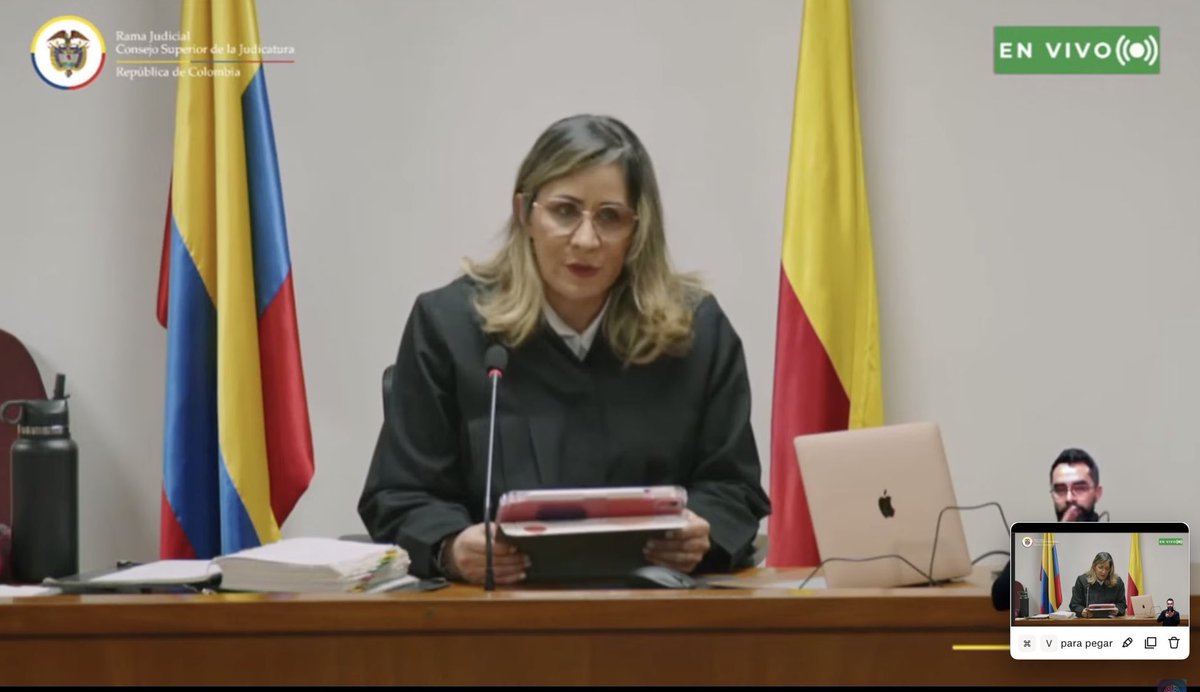 MiguelZarateNi's tweet image. Grotesca la forma en que la jueza Sandra Heredia está torciendo el derecho para romantizar al señor Monsalve y de esa forma poder condenar a Álvaro Uribe Vélez , nisiquiera disimula sus descalificativos en la lectura que le redactaron.
La segunda instancia será la siguiente vía.