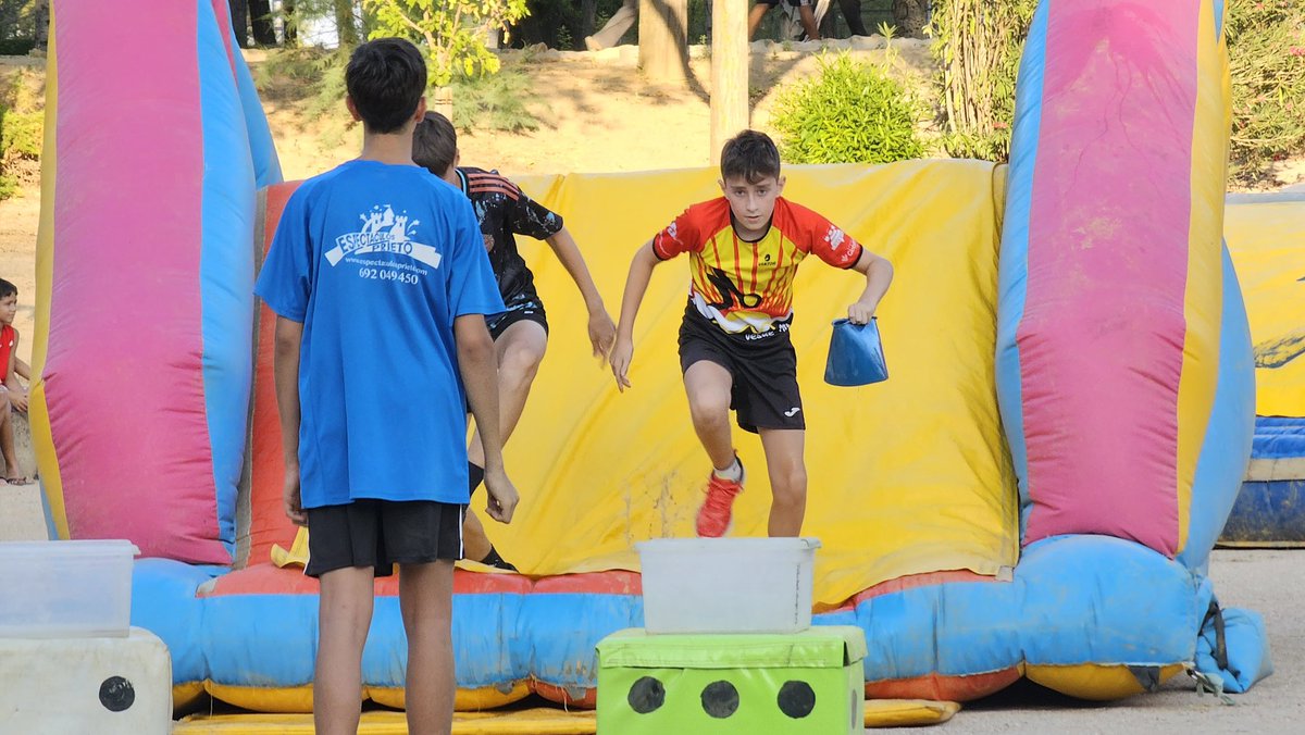Esto ya huele a Fiestas!!

Qué grandes todos los que hoy han participado en la primera actividad de la Semana Joven,  un Humor Amarillo con el que todos hemos disfrutado

Gracias x tanto!!