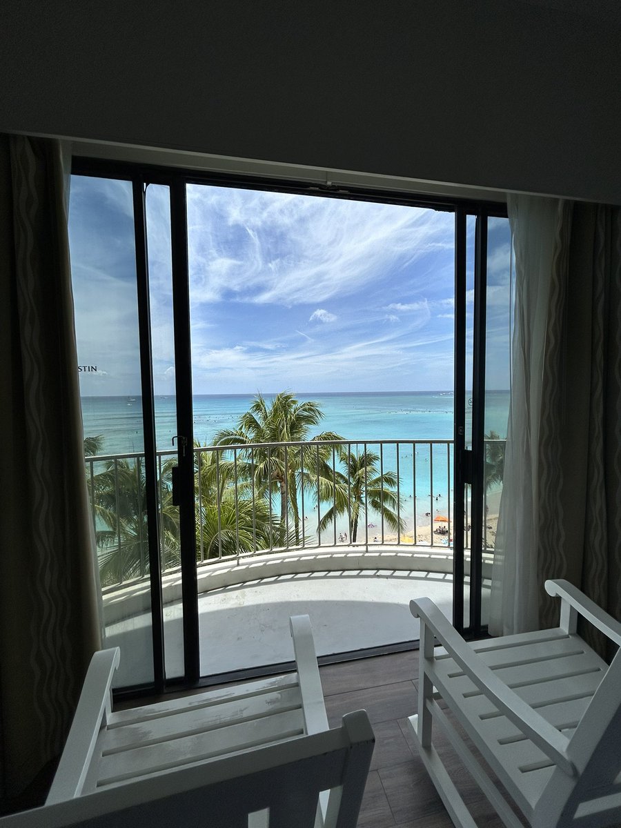 Jane_Arthur_'s tweet image. Leaving Hawaii in the morning for our long trip home, x3 flights over two days 🙈 but worth it ✈️✈️✈️ My 5 words to describe Hawaii:
🌟beautiful
🌟tropical
🌟dramatic
🌟serene
🌟unique
An unforgettable trip #Hawaii #Oahu #Honolulu #WaikikiBeach
☀️🌊🌴🍍🥥🍌🍉🌶️🍹🍸🦀🦞🦐🐟🐢🤿⛩️