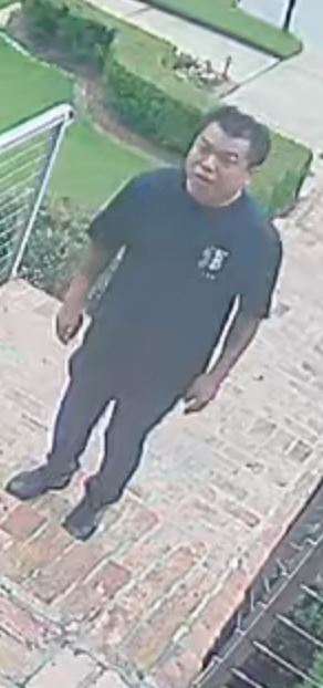 houstonpolice's tweet image. Do you recognize this man?
He is wanted for questioning in a scam that cost an 80-year-old woman $50,000 earlier this month.
He has a 3/4 sleeve tattoo on his right arm and a full sleeve on his left.
Tips: HPD Major Offenders at 713-308-3100 or @CrimeStopHOU.