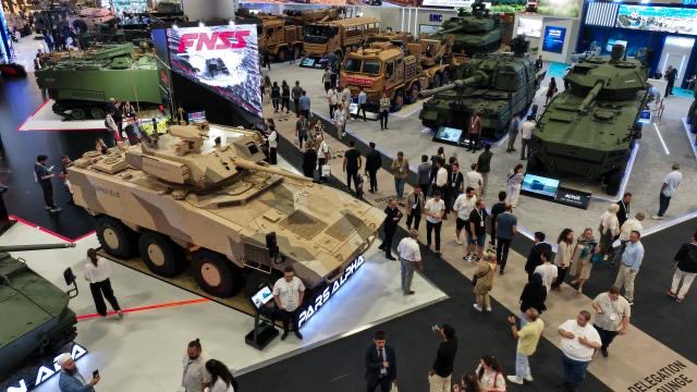 Dün “mühendis bile yetiştiremeyiz” diyorlardı.

Bugün Türkiye, IDEF 2025’te 9 MİLYAR DOLARLIK savunma teknolojisi sözleşmesi imzaladı.

Ve bu daha başlangıç.

Türkiye artık üreten, ihraç eden, oyun kuran bir ülke.

#YerliÜretim #MilliTeknolojiHamlesi #IDEF2025