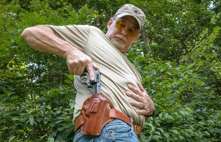 GunDigest's tweet image. Put It Away: Safe Handgun Holstering: gundigest.com/more/how-to/fi…