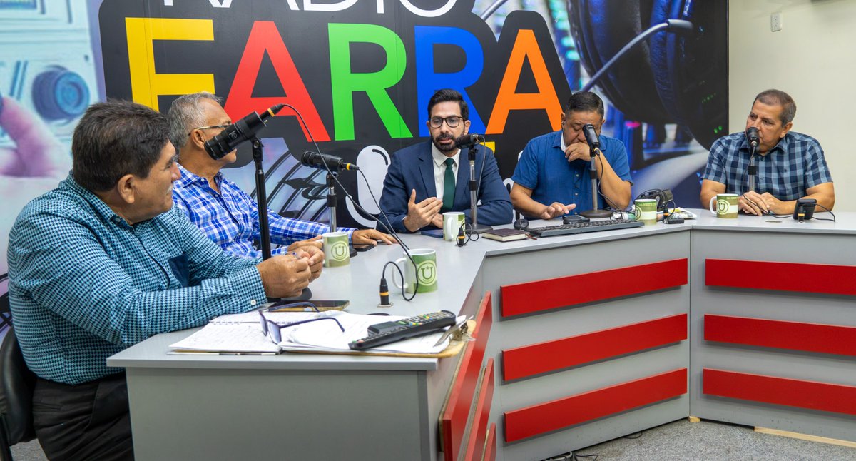 Inicié el día en entrevista con Radio Farra 95.7 FM, un espacio ideal para reafirmar nuestra postura institucional como Universidad Técnica de Manabí - UTM, ante varios temas que circulan en redes sociales y que afectan nuestra imagen institucional. 

Somos una institución de
